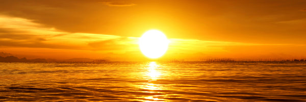 panoramic-canvas-print-glowing-sunset-on-the-water-panorama