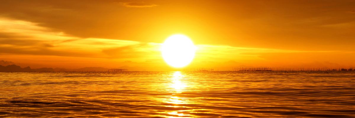 panoramic-canvas-print-glowing-sunset-on-the-water-panorama