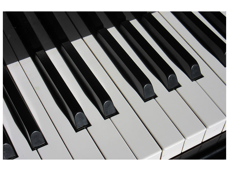 4-piece-canvas-print-close-up-piano